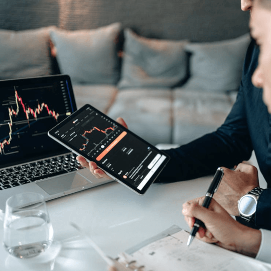 Kratuxil - Équipe d'experts en crypto-monnaies